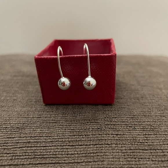Sterling silver ball earring - Picture 3 of 3